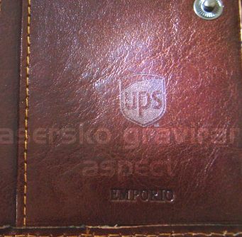 graviranje usnjene denarnice ups